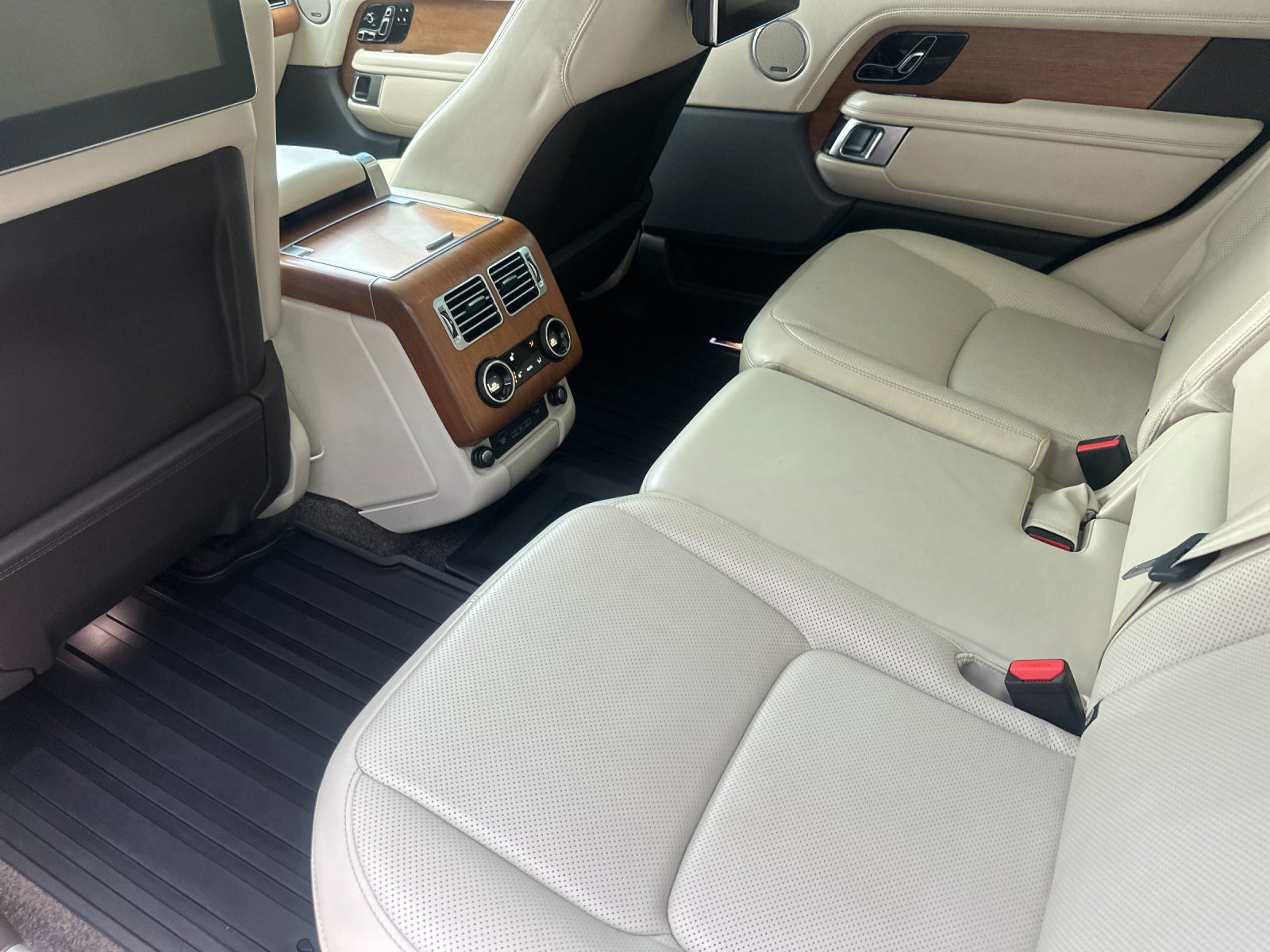 Used 2021 Land Rover Range Rover P525 Westminster Edition LWB AWD/4WD image 12