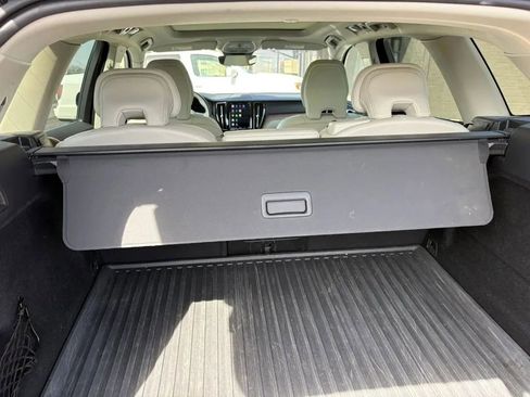 Used 2022 Volvo XC60 B5 Momentum w/ Advanced Package AWD/4WD image 22