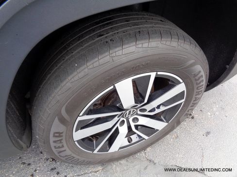 Used 2023 Volkswagen Atlas SE AWD/4WD image 8