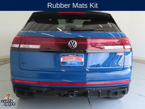 Certified 2025 Volkswagen Atlas Cross Sport SEL R-Line AWD/4WD image 4