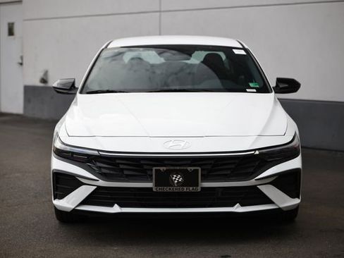 New 2025 Hyundai Elantra SEL image 2