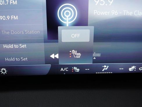 Certified 2025 Buick Enclave Preferred image 29