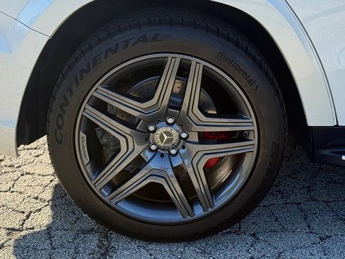 Used 2014 Mercedes-Benz GL 63 AMG 4MATIC image 17