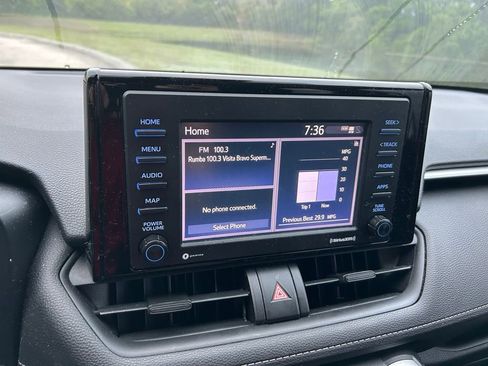 Used 2021 Toyota RAV4 LE image 23