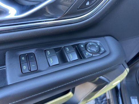 Used 2024 Chevrolet Tahoe Z71 w/ Luxury Package image 11