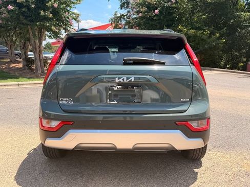 Certified 2023 Kia Niro EX FWD image 4