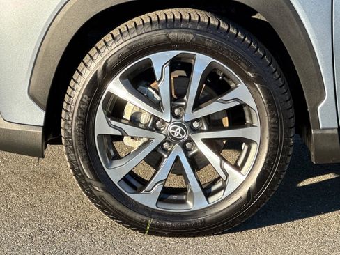 Used 2023 Toyota Corolla Cross XLE image 24