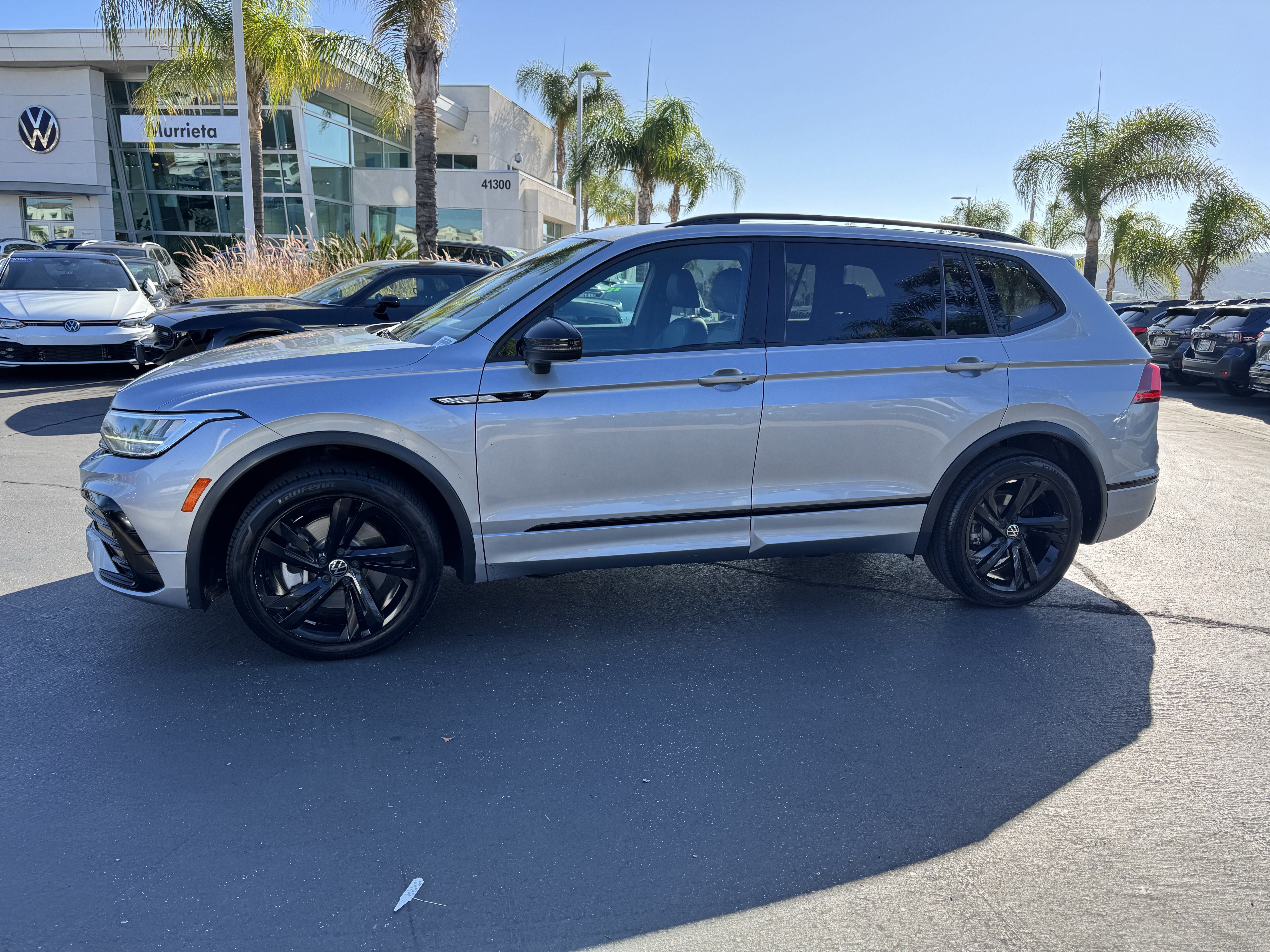 Used 2023 Volkswagen Tiguan SE R-Line FWD image 9