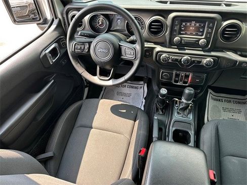 Used 2021 Jeep Gladiator Willys image 14
