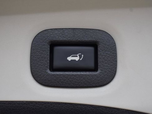 Used 2019 Nissan Rogue SL w/ Premium Package image 18