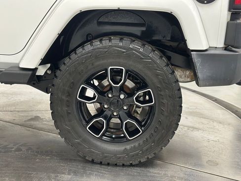 Used 2017 Jeep Wrangler Unlimited Sahara image 24