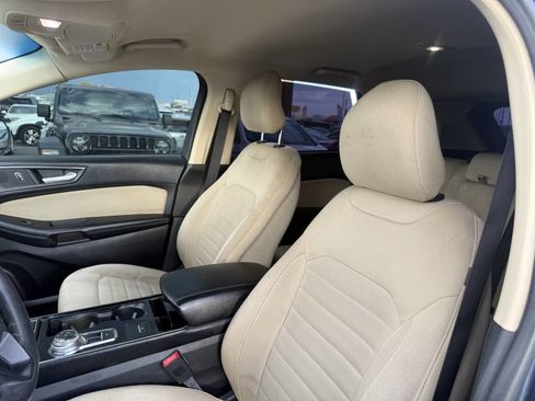 Used 2019 Ford Edge SE image 22