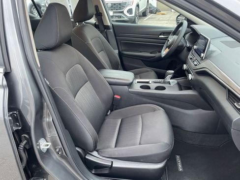 Used 2025 Nissan Altima 2.5 SV image 35
