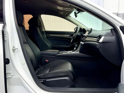 Used 2018 Honda Accord LX image 11