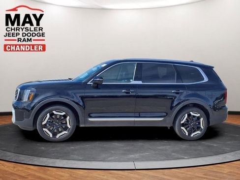 Used 2025 Kia Telluride S image 16
