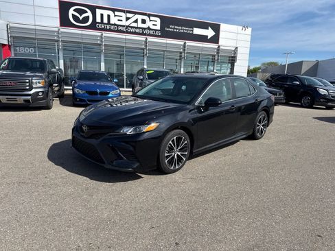 Used 2019 Toyota Camry SE FWD image 1