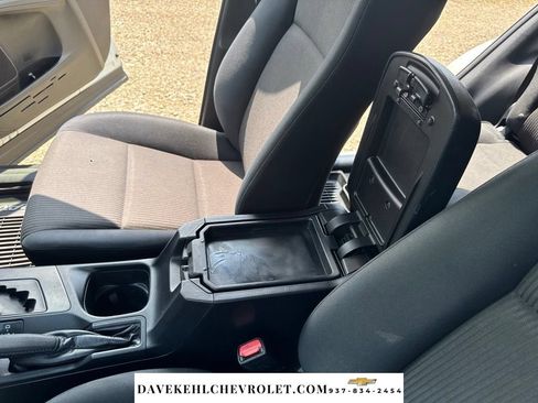 Used 2017 Toyota RAV4 LE w/ All Weather Liner Package AWD/4WD image 28