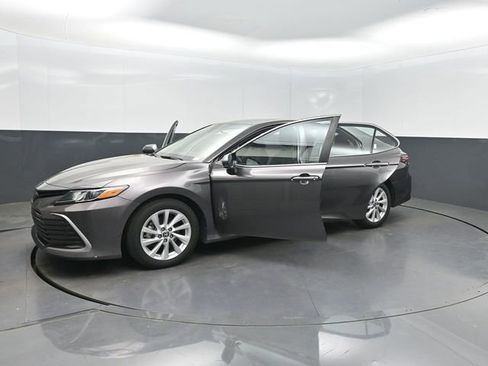 Used 2024 Toyota Camry LE FWD image 33