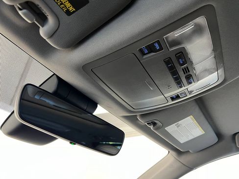 Used 2019 Toyota Highlander XLE image 30