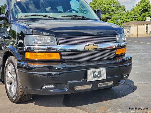 Used 2025 Chevrolet Express 2500 w/ Driver Convenience Package RWD image 12