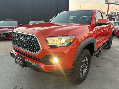 Used 2018 Toyota Tacoma SR image 3