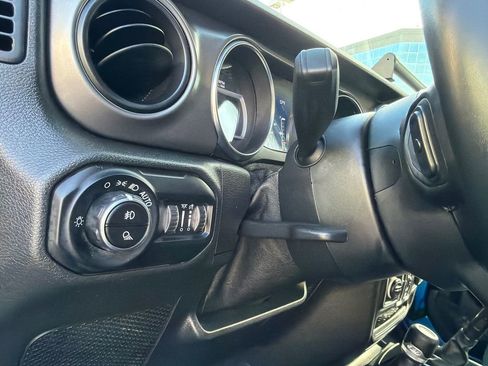 Used 2021 Jeep Gladiator Sport image 34