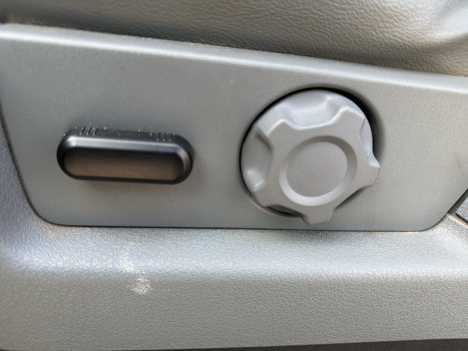 Used 2014 Ford F150 XLT w/ XLT Chrome Package AWD/4WD image 17