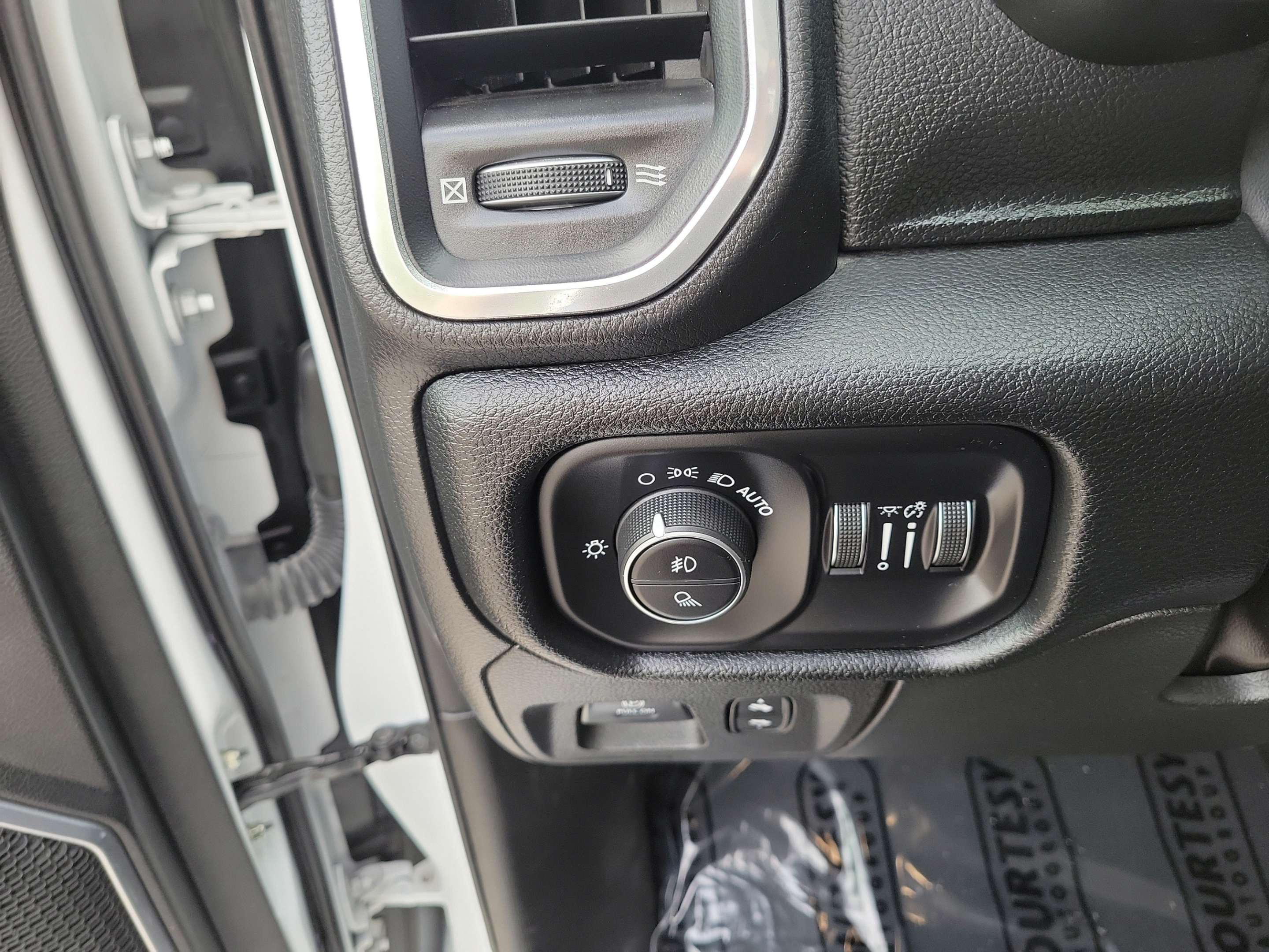 Certified 2022 RAM 1500 Laramie AWD/4WD image 26