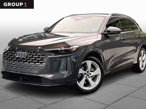 Certified 2025 Audi Q5 Prestige image 1