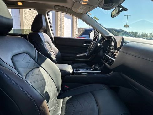 Used 2023 Nissan Pathfinder Platinum w/ Lighting Package (N93) image 16