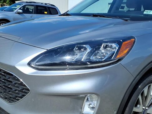 Used 2021 Ford Escape Titanium AWD/4WD image 4