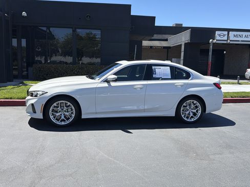 Used 2025 BMW 330i Sedan w/ Premium Package RWD image 22