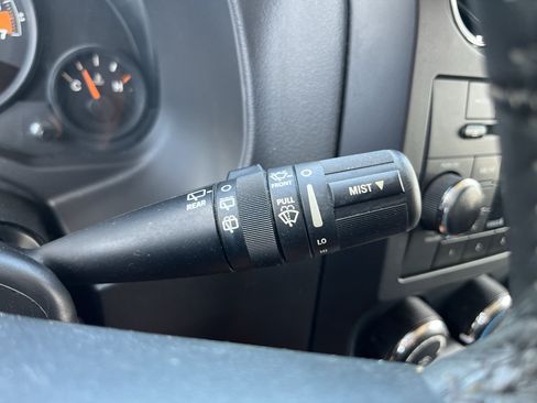 Used 2016 Jeep Patriot Latitude FWD image 16