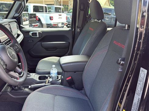 Used 2024 Jeep Wrangler Unlimited Rubicon w/ Convenience Group AWD/4WD image 14