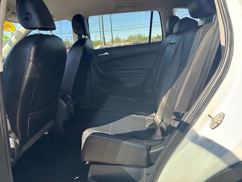 Used 2021 Volkswagen Tiguan SE image 14