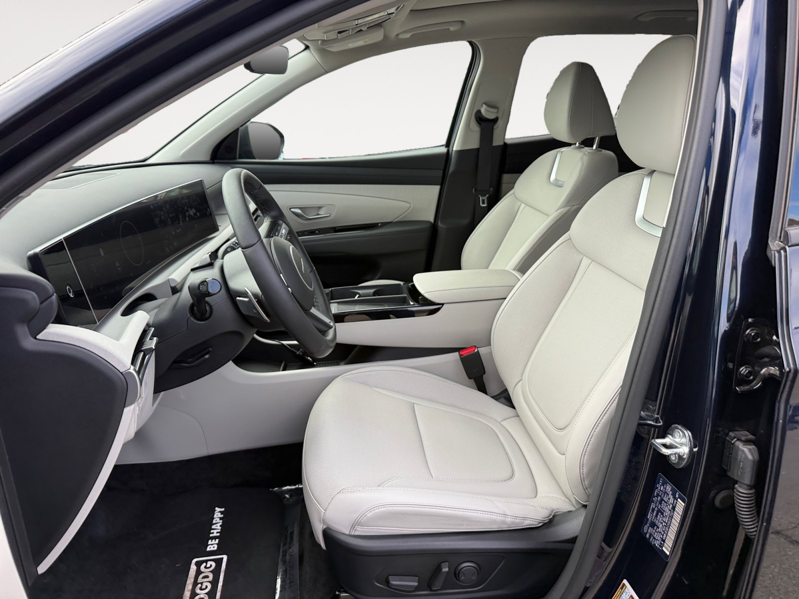 Certified 2025 Hyundai Tucson Limited AWD/4WD image 10