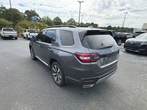 Used 2025 Honda Pilot Touring image 13