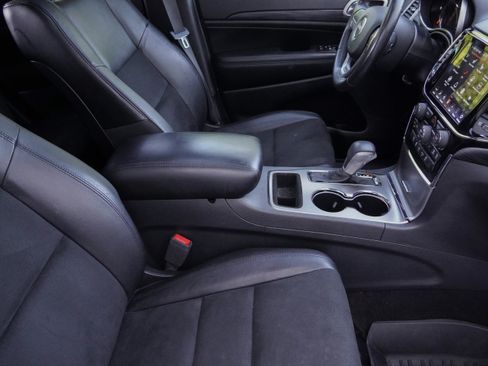 Used 2019 Jeep Grand Cherokee Altitude AWD/4WD image 13