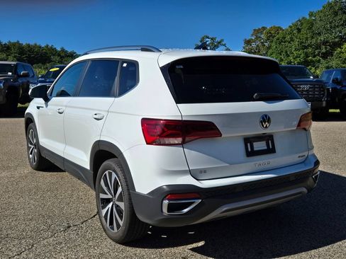 Used 2022 Volkswagen Taos SE FWD image 3