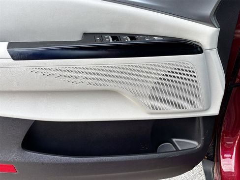 Used 2024 Kia Carnival LX image 18