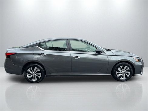 Used 2024 Nissan Altima 2.5 S image 8