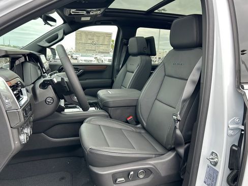 New 2026 GMC Yukon Denali w/ Denali Reserve Package AWD/4WD image 16