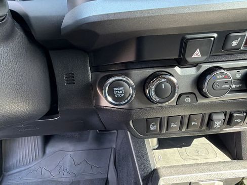 Used 2022 Toyota Tacoma TRD Pro AWD/4WD image 17