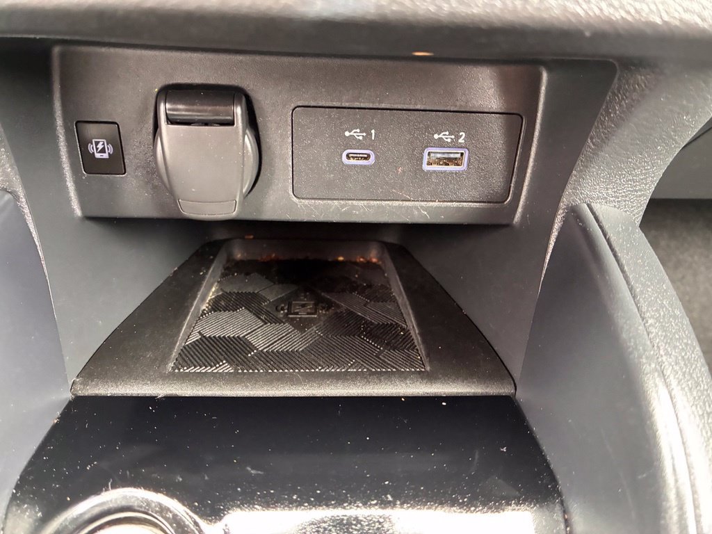 Used 2025 Nissan Versa SR FWD image 33