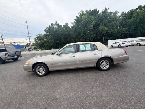 Used 1999 Lincoln Town Car Signature RWD image 41