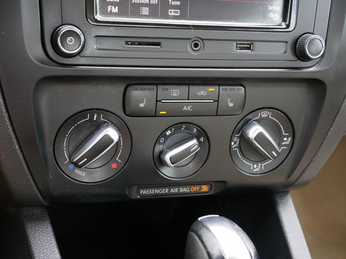 Used 2013 Volkswagen Jetta SE image 23