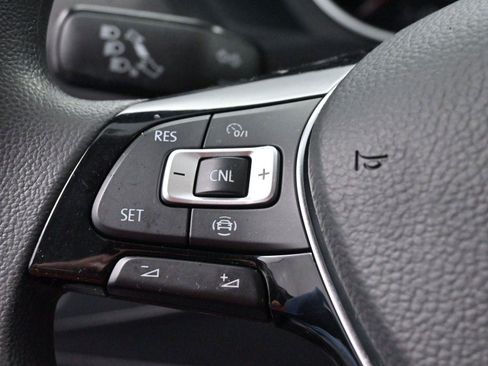 Used 2021 Volkswagen Tiguan S image 17