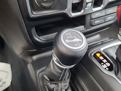 Used 2024 Jeep Wrangler Unlimited Sport AWD/4WD image 24