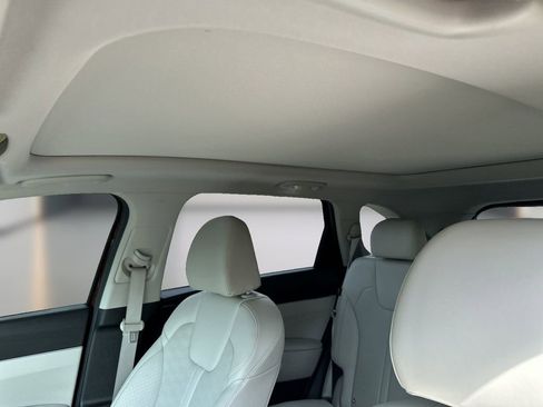 Used 2024 Kia Sorento EX w/ Panoramic Sunroof Package image 8