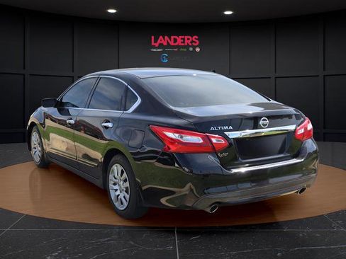 Used 2017 Nissan Altima 2.5 S w/ Power Driver Seat Package FWD image 2